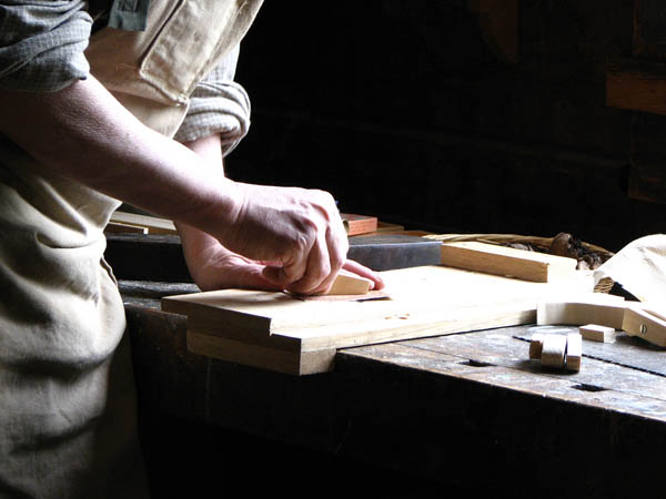 Ofrecemos un servicio de <strong>carpintería  de madera y ebanistería en Rincón de la Victoria</strong> adaptado a las necesidades del <strong>cliente</strong>.